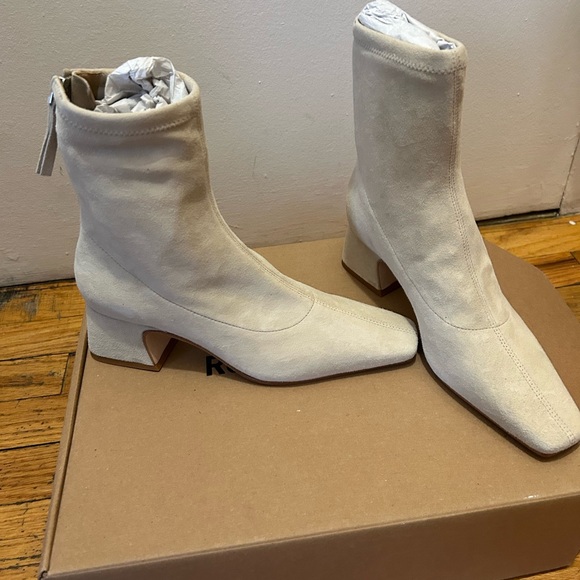 Reformation Suede Remington Stretch Ankle Boots in Fawn - NWT - Picture 7 of 9